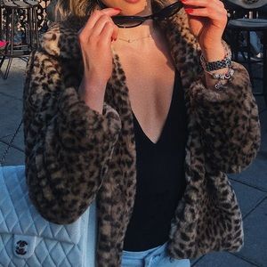 Short trim faux Leopard Jacket